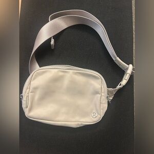 Lululemon Everywhere Belt Bag/ Crossbody 1L MRSP $58 Unisex/ Grey Travel Errand